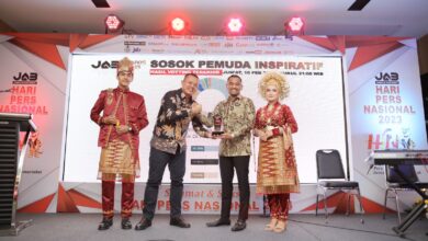 Jamal Idham Terima Penghargaan sebagai Pemuda Inspiratif di Pantai Barat Aceh