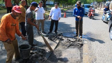 Pj Walkot Banda Aceh Tinjau Perbaikan Jalan Berlubang