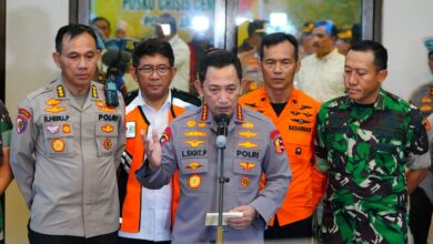 Kapolri Tinjau Proses Evakuasi Kapolda Jambi dan Rombongan