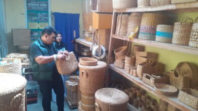 Kadisbudpar Aceh Kunjungi Tempat Produksi EG Craft di Aceh Barat
