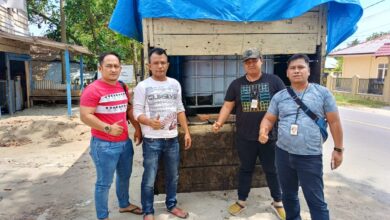 Tim Subdit I Indagsi Ditreskrimsus Polda Aceh menangkap satu terduga pelaku penimbunan bahan bakar minyak (BBM) jenis solar.