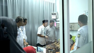 Farid Nyak Umar Rujuk Bang Buyong ke RSU Meuraxa