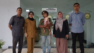 Senyum Sumringah Darussamin Usai Mendapat Modal Usaha dari Pemerintah Aceh