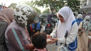 IWAPI Banda Aceh Bagi-bagi Takjil Sambil Kampanye Pengurangan Styrofoam