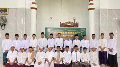 Puluhan Santri IQ Khatam Hafal 30 Juz di Bulan Ramadhan, Pimpinan Dayah Serahkan Reward