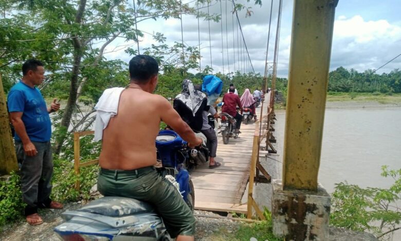 Jembatan Gantung di Seunagan Timur dalam Kondisi Prihatin