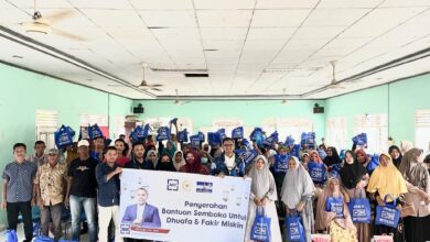 Bang Muslim Bagi Ribuan Paket Lebaran di Aceh