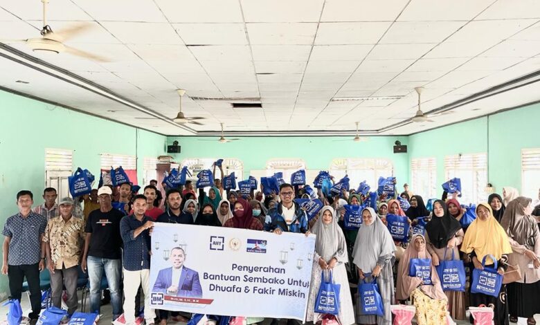 Bang Muslim Bagi Ribuan Paket Lebaran di Aceh