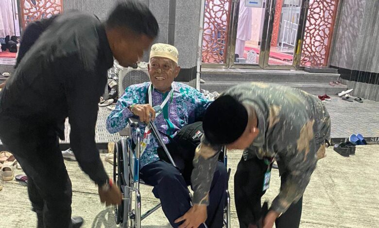 Azhari memastikan bahwa seluruh pelayanan terhadap jemaah Lansia optimal. Hal ini sesuai dengan tema haji tahun ini yakni "Haji Ramah Lansia"