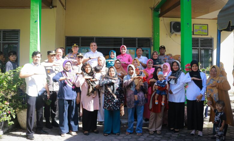 Kapolres dan Pj Walkot Sabang Bagikan Paket Makanan Tambahan untuk Balita dan Ibu Hamil