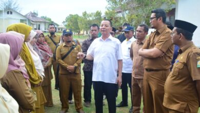 Terobos Banjir, Achmad Marzuki Kunjungi Sekolah Pelosok di Singkil