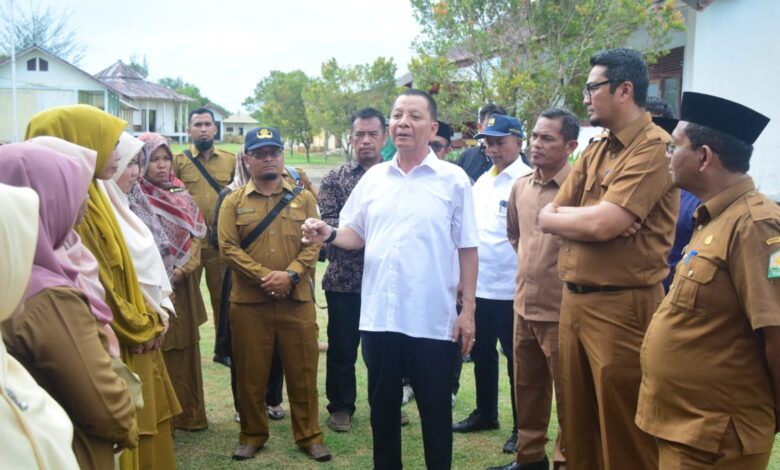 Terobos Banjir, Achmad Marzuki Kunjungi Sekolah Pelosok di Singkil