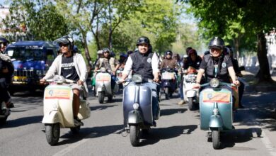 Potret Pj Gubernur Memacu Vespa di Aceh Vespa Festival 2023