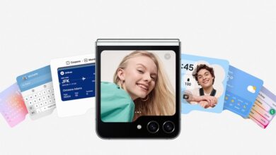 Cover Screen yang besar di Galaxy Z Flip5 dapat digunakan untuk mengakses berbagai aplikasi dan widgets