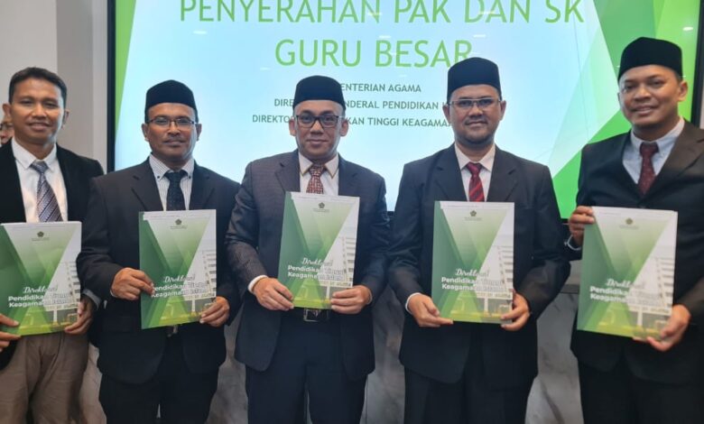 Penyerahan PAK dan Surat Keputusan tersebut dilaksanakan di Operation Room Lt.2 Kementerian Agama, Jalan Lapangan Banteng Barat Nomor 3-4 Jakarta Pusat, Kamis (21/9/2023).