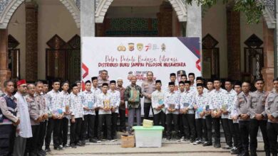 Dayah Abu Krueng Kalee Terima Ratusan Buku dan Kitab