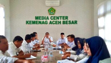 Kakankemenag Aceh Besar Saifuddin Yahwa Gelar Rapat Perdana