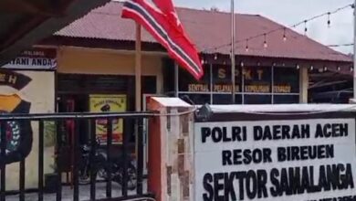 Bendera bulan bintang berkibar di Polsek Samalanga
