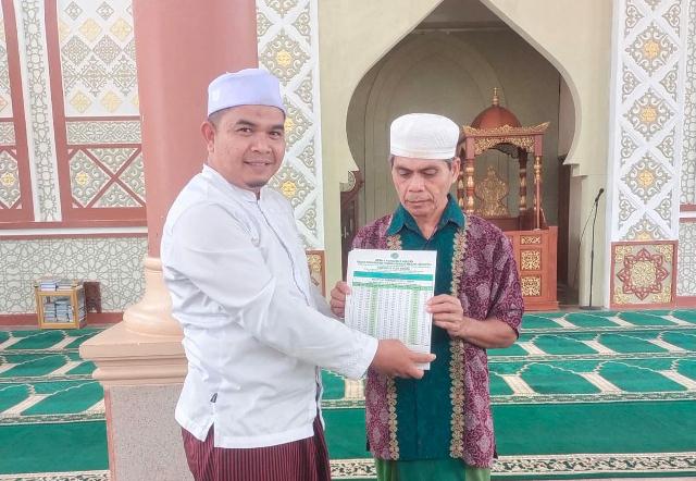 BKPRMI Aceh Singkil Sebar Ratusan Imsakiyah ke Masjid