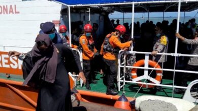 Basarnas Evakuasi 69 Rohingya yang Terapung di Laut Aceh Barat