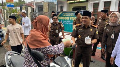 Kejari bersama IAD Sabang Berbagi di Bulan Ramadan