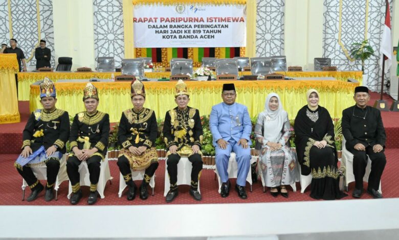 Mantan Ketua DPRK dan Wali Kota Hadiri Paripurna HUT Kota Banda Aceh