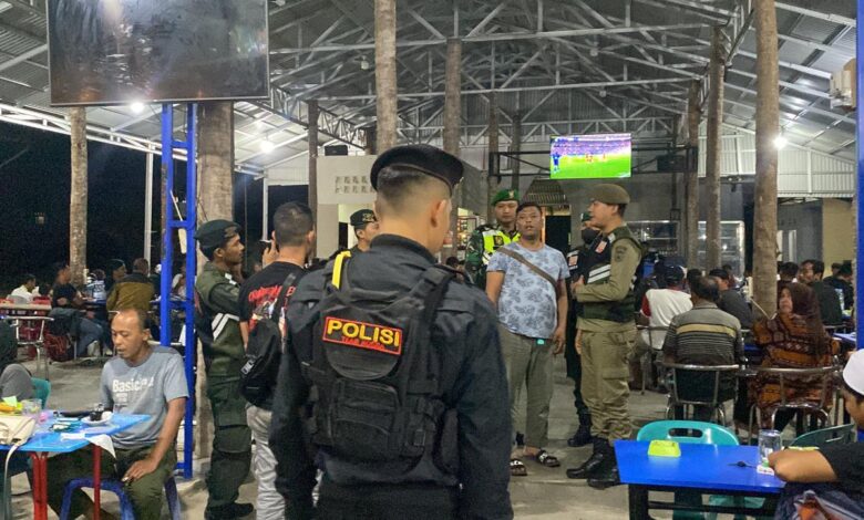 Tim Gabungan Patroli Judi Online di Warkop Banda Aceh