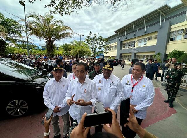 Kunjungi RSUDZA, Jokowi: Tempat Tidur Pasien Perlu Ditambah