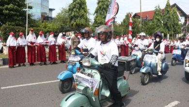 Komunitas Vespa Warnai Kirab Obor PON XXI di Lhokseumawe