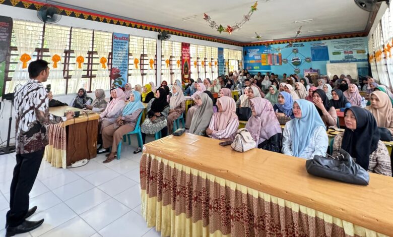 Warga Pidie Terima Beasiswa PIP, Apresiasi TRH atas Kepedulian Pendidikan