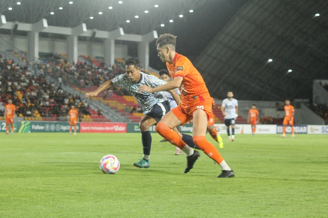 Gol Penalti Deri Corfe Buyarkan Kemenangan PSPS Pekanbaru