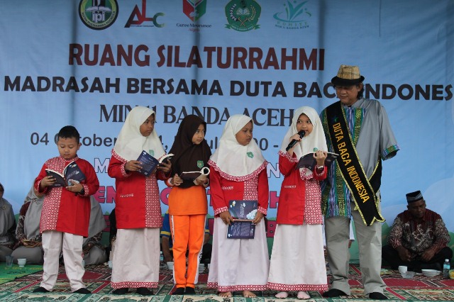 Gol A Gong Ajak Siswa Aceh Tingkatkan Minat Baca dan Menulis