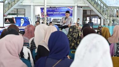 Teuku Riefky Serahkan Beasiswa untuk 1.526 Pelajar Aceh Barat