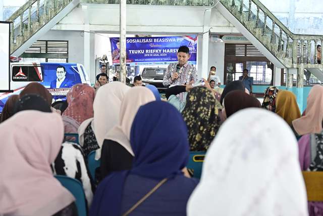 Teuku Riefky Serahkan Beasiswa untuk 1.526 Pelajar Aceh Barat