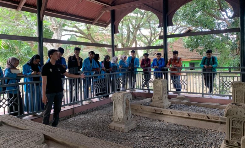 Kegiatan napak tilas pertama kali yang diselenggarakan oleh FASKI ini merupakan wujud komitmen para alumni prodi