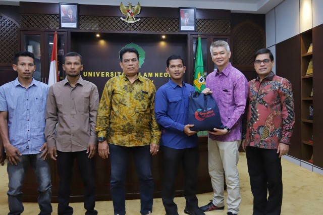 UIN Ar-Raniry Terima 250 Paket Sembako dari Perusahaan UEA