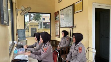 Polwan Polres Aceh Tamiang Ambil Alih Penjagaan Mako