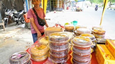 Pasar Lambaro Bergeliat Saat Lebaran, Pedagang Kue Panen Rezeki