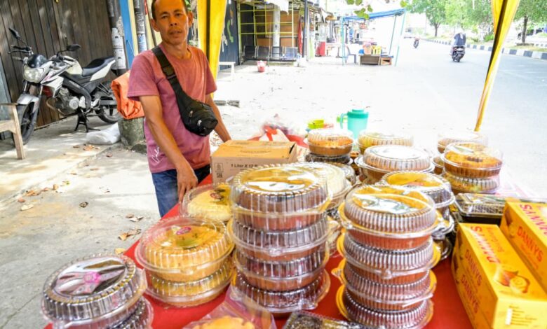 Pasar Lambaro Bergeliat Saat Lebaran, Pedagang Kue Panen Rezeki