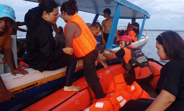 Basarnas Evakuasi 8 Korban Boat Terbalik di Ujong Pancu Aceh Besar ...