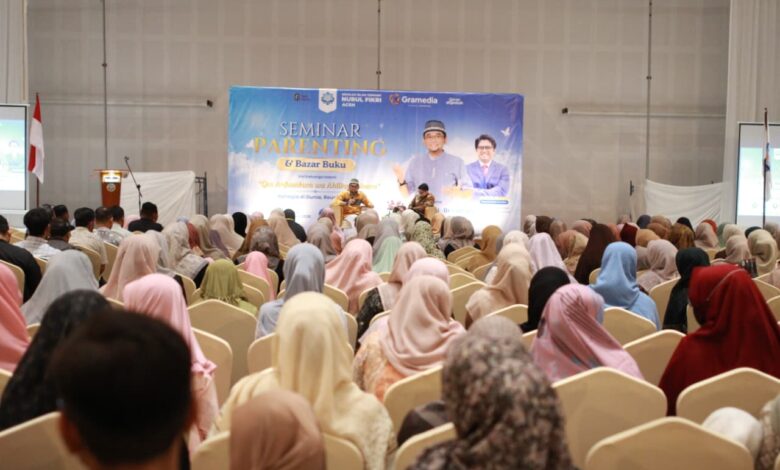 Dai Nasional Isi Kegiatan Seminar Parenting SIT Nurul Fikri Aceh