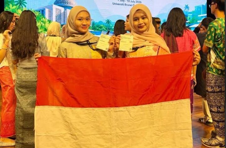 Dua Mahasiswi USK Bawa Misi Inovasi Kota Pesisir ke Brunei Darussalam