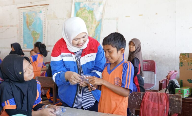 Pertamina Perkuat Edukasi Lingkungan Melalui Program SEKAR di Kawasan Pesisir Medan