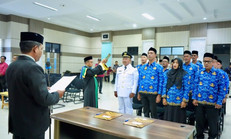 16 Pejabat Pemko Sabang Dilantik, Sekda Tekankan Profesionalisme dalam Bekerja