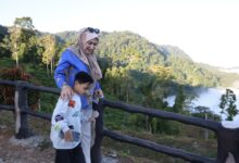 Saat Kak Ana Nikmati Panorama Negeri Atas Awan di Kilonam Geumpang Pidie