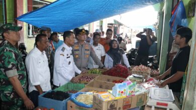 Sidak Pasar Induk, Suradji Junus Pastikan Harga Pangan Stabil