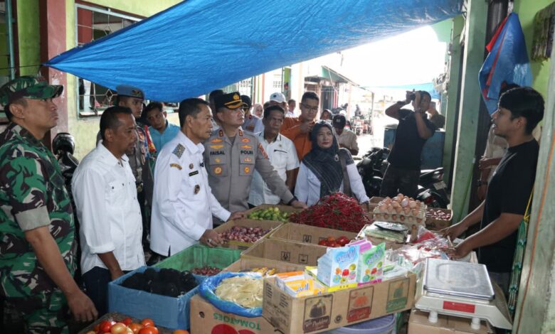 Sidak Pasar Induk, Suradji Junus Pastikan Harga Pangan Stabil