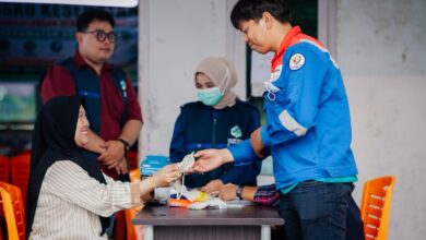 Pertamina Patra Niaga Gerak Cepat Salurkan Bantuan Penanggulangan Asap di Kerumutan