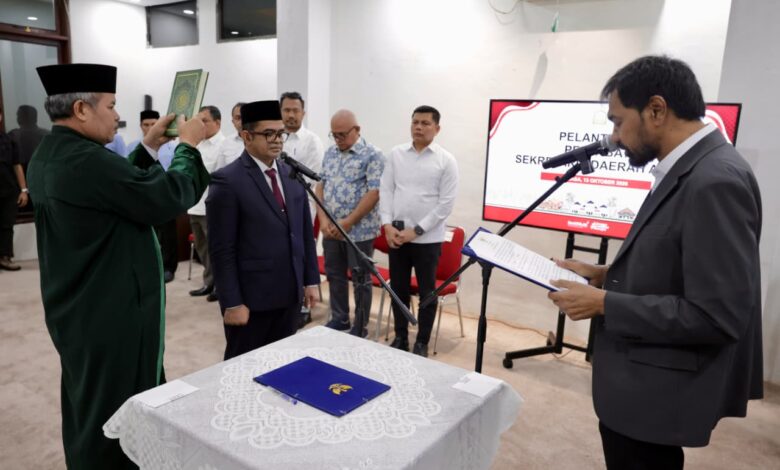 Mualem Lantik Taufik sebagai Pj Sekda Aceh di Medan
